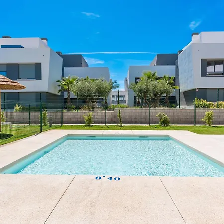 Escapada De Lujo Con Piscina Y Jardines Estepona